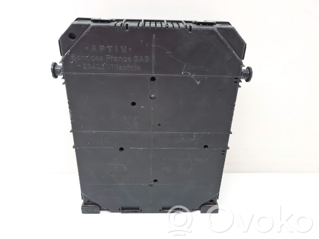 Opel Combo E Fuse module 