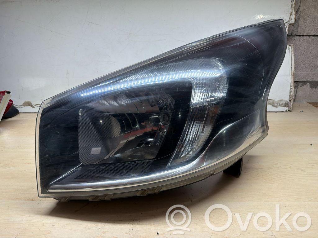 Opel Vivaro Scheinwerfer 