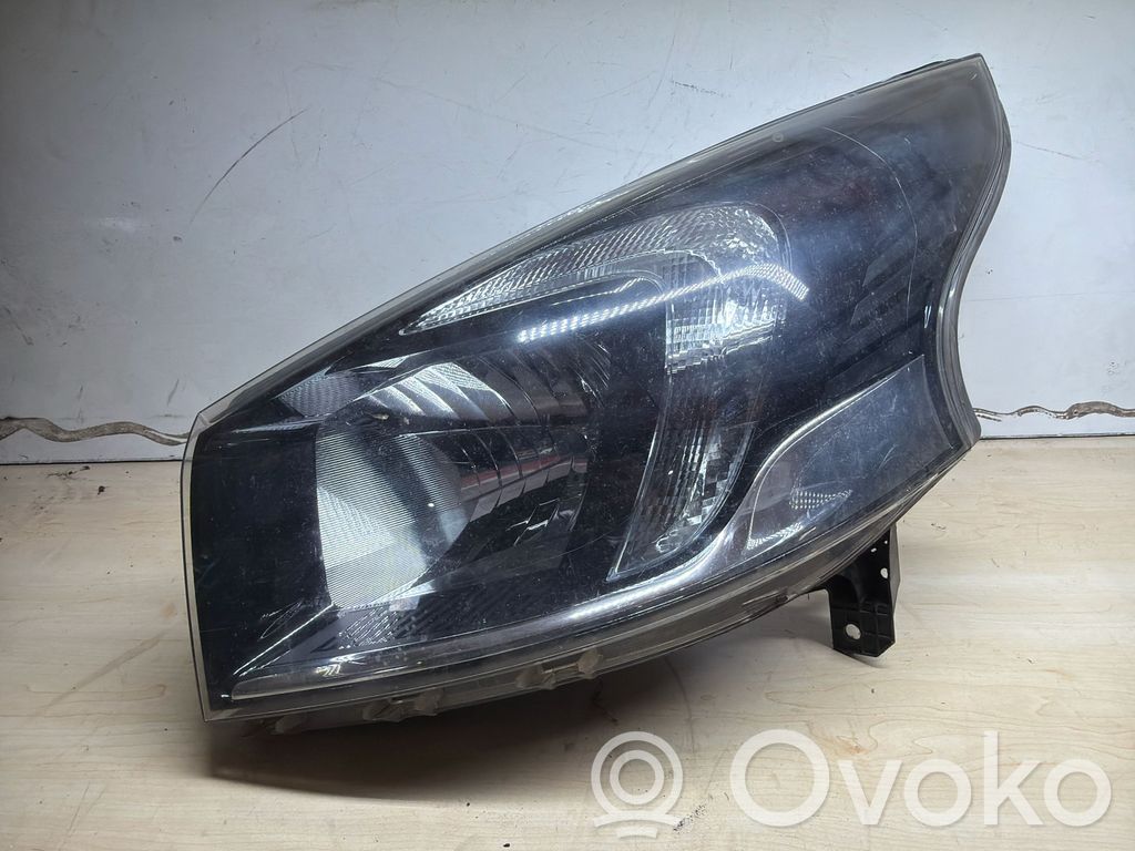 Opel Vivaro Scheinwerfer 