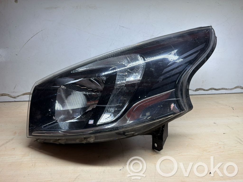 Opel Vivaro Scheinwerfer 