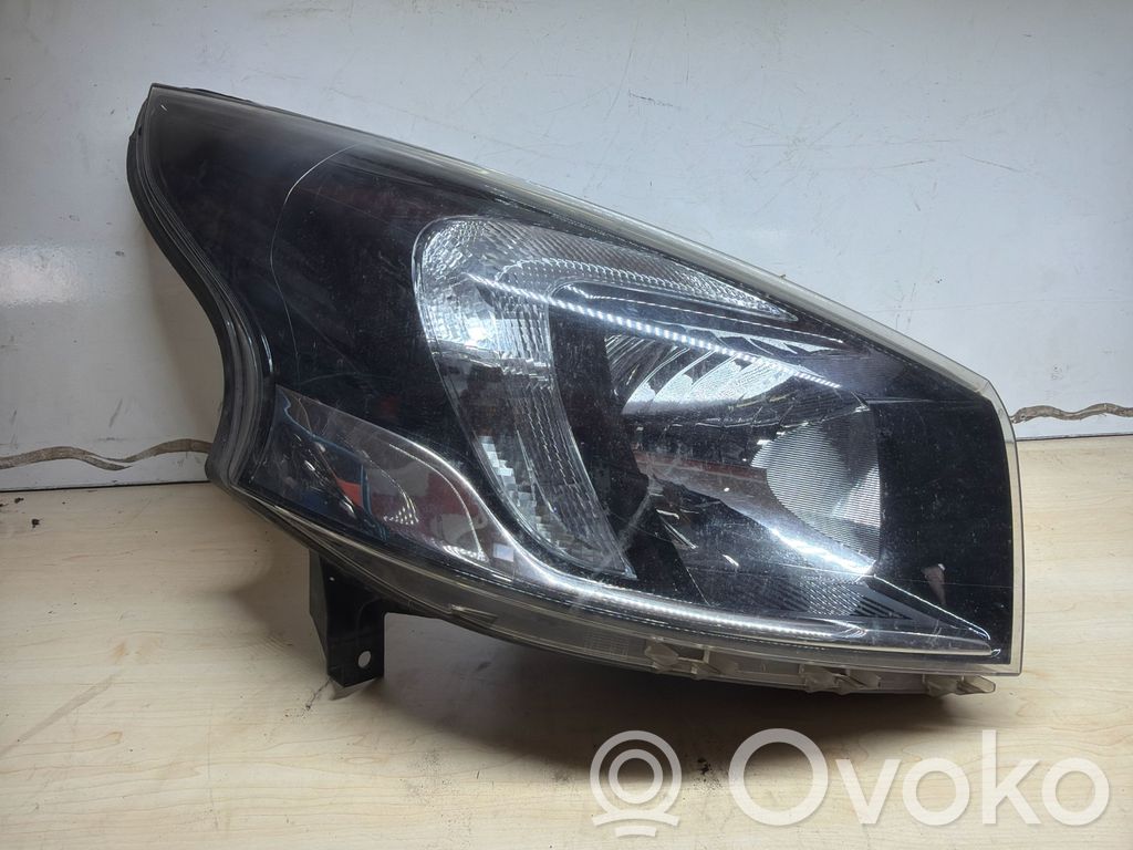 Opel Vivaro Scheinwerfer 