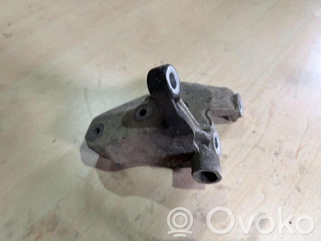 Volkswagen Crafter Engine mounting bracket 