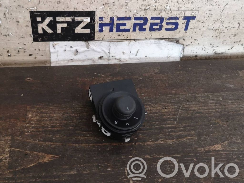 Opel Meriva B Interruptor del espejo lateral 