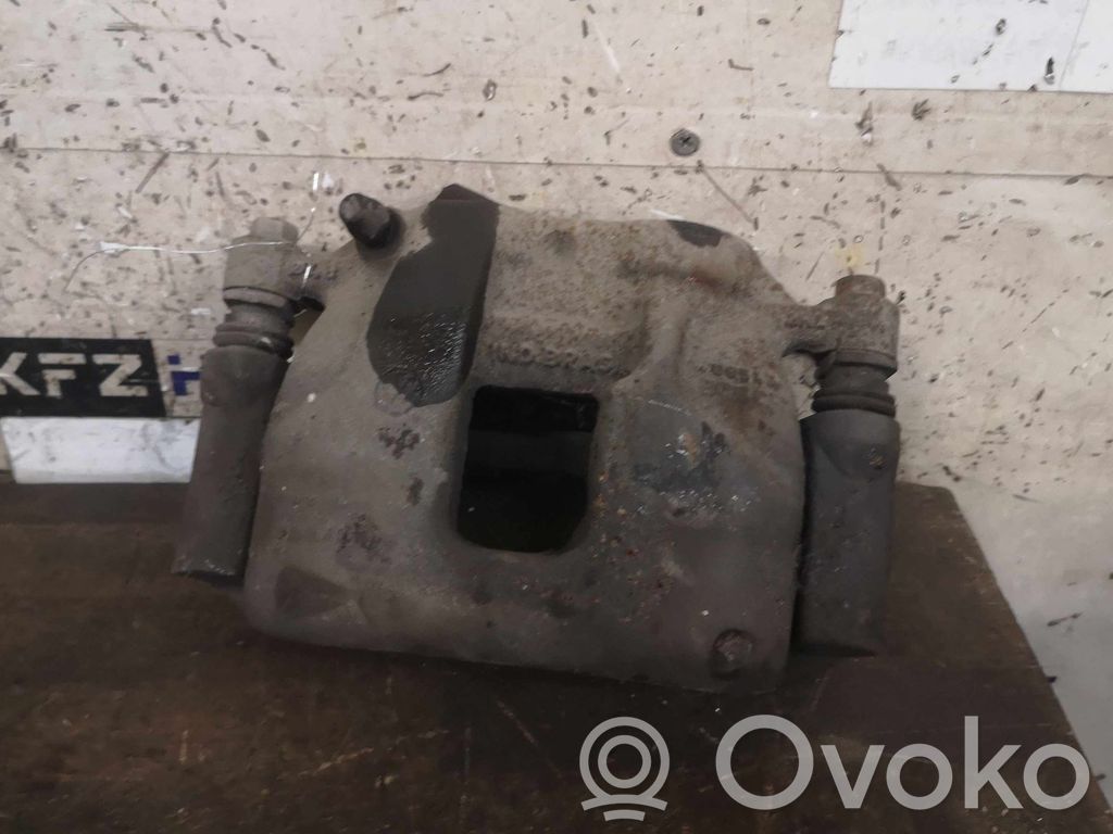 Volkswagen Amarok Zacisk hamulcowy przedni 