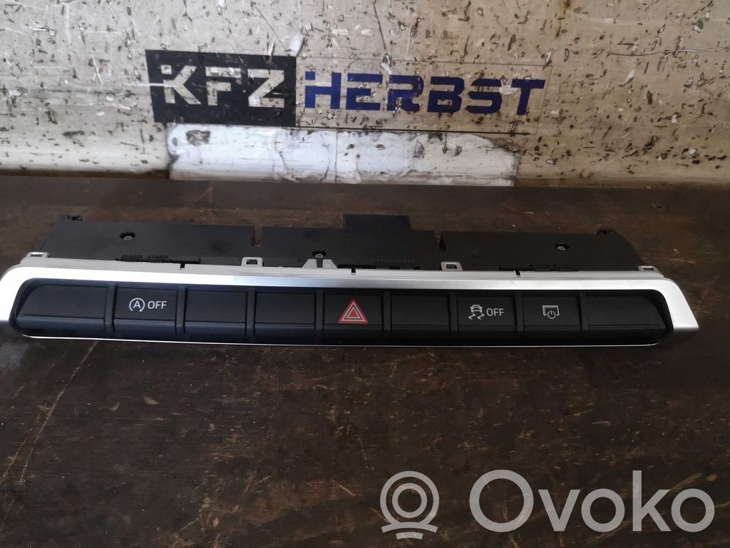 Audi Q2 - Hazard light switch 