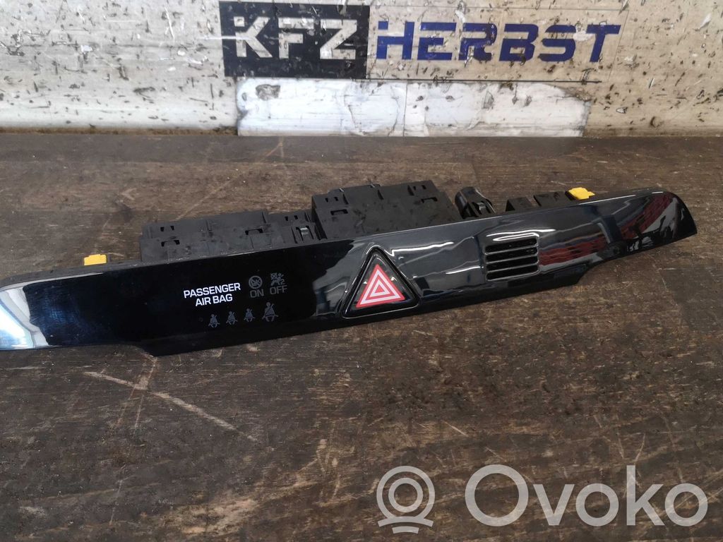 Hyundai Tucson TL Interruttore luci di emergenza