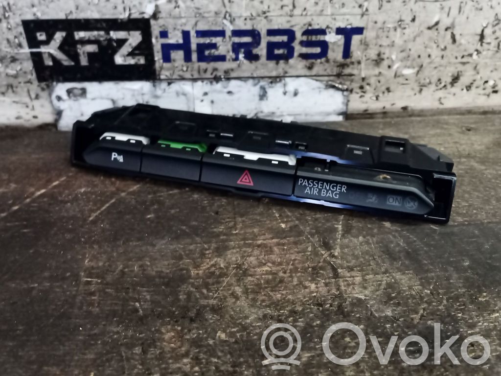 Volkswagen PASSAT B8 Interruptor del sensor de aparcamiento (PDC) 