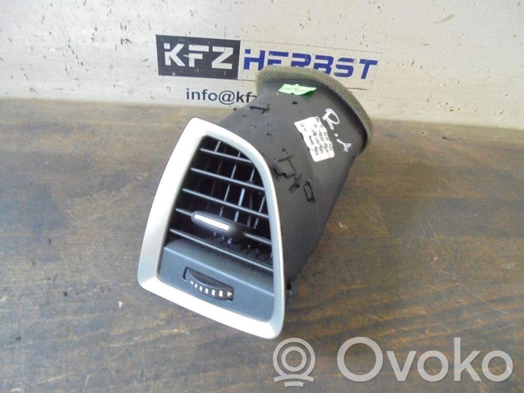 Opel Astra J Dysze / Kratki środkowego nawiewu deski rozdzielczej 