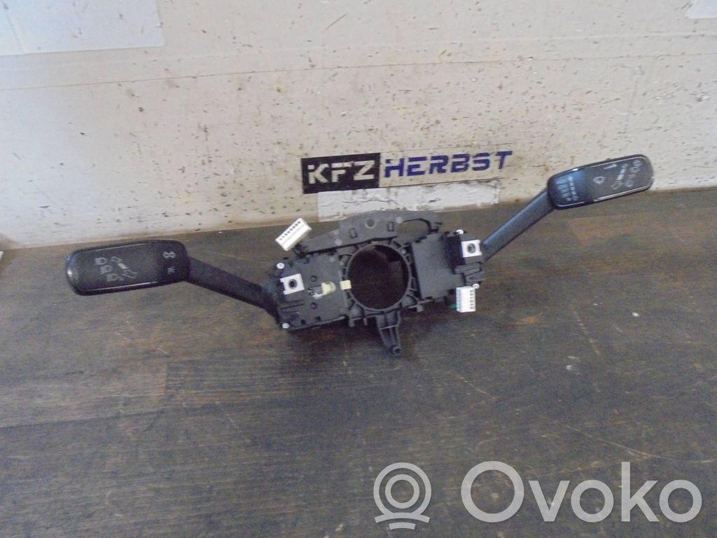 Volkswagen Golf Sportsvan Boutons / interrupteurs volant 