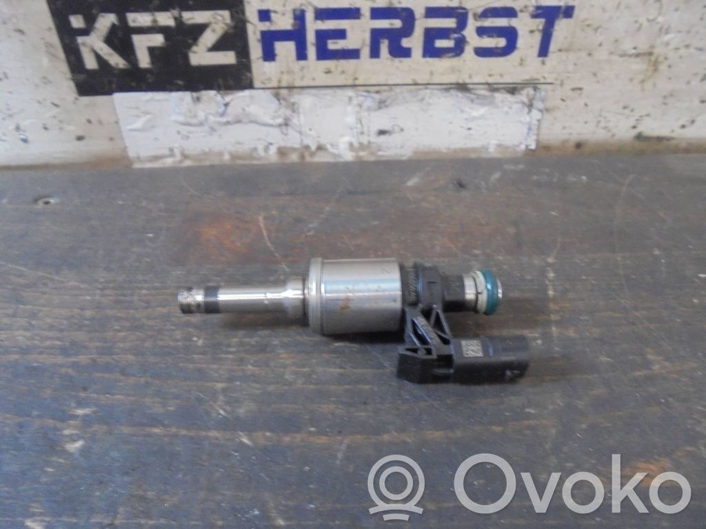 Volkswagen Golf VII Wtryskiwacz paliwa 