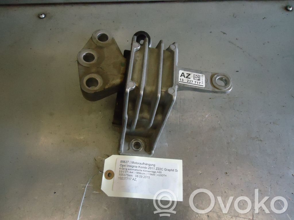 Opel Insignia A Engine mount bracket 