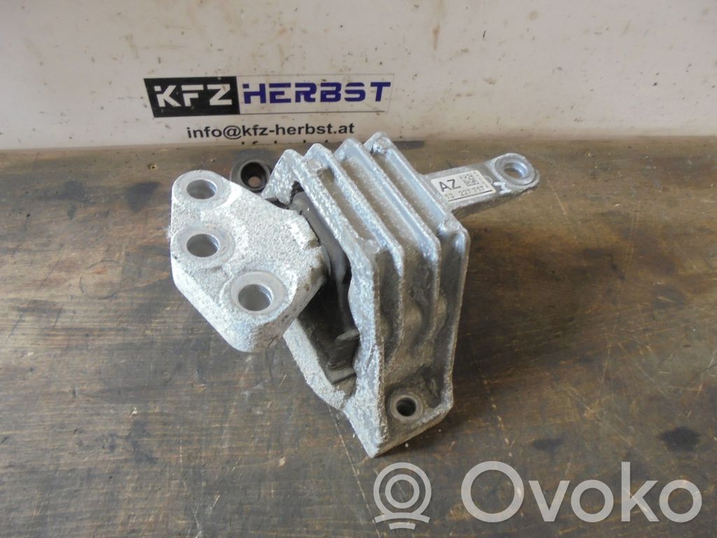 Opel Insignia A Engine mount bracket 