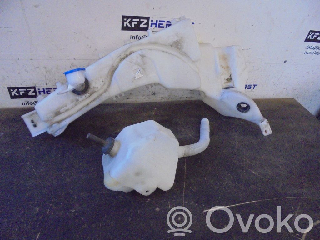 Ford Focus Windshield washer fluid reservoir/tank 