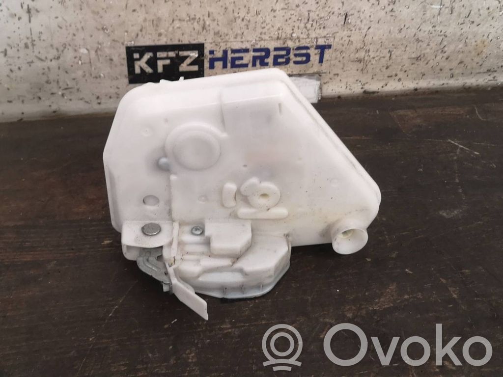 Mazda 3 III Priekšpusē slēdzene 