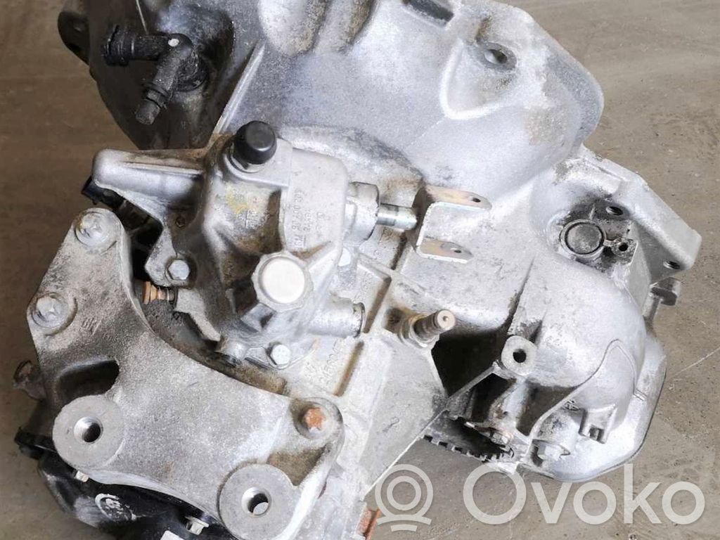 Opel Adam Mechaninė 5 pavarų dėžė 