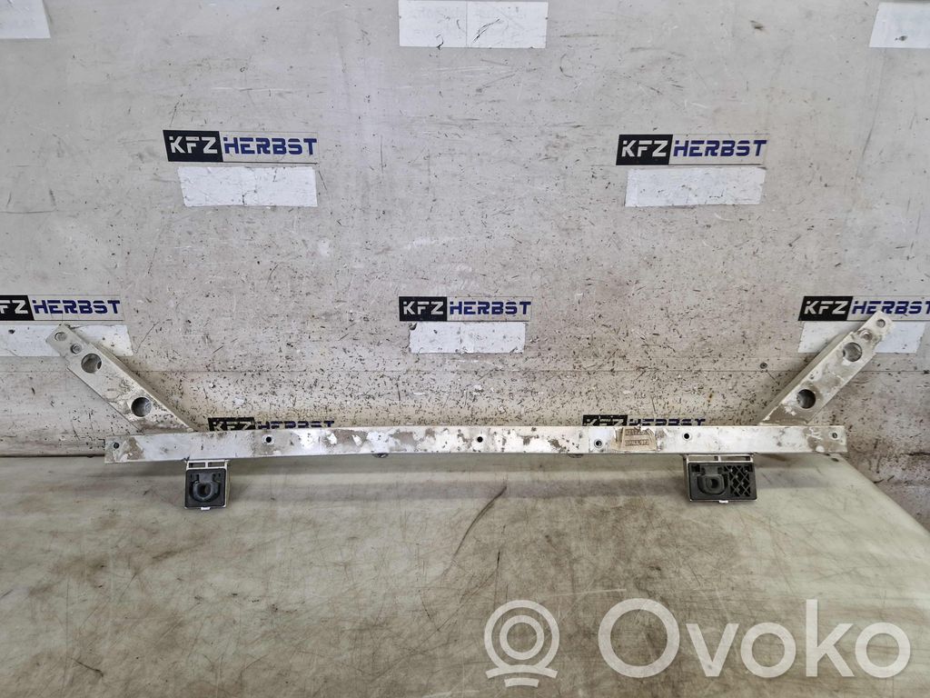 Volvo V60 Pas przedni 