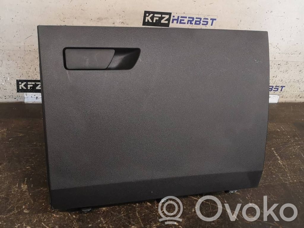 Daiktadėžė   5F1857095,5F1857095J,5F1857095,5F1857095J,VS9