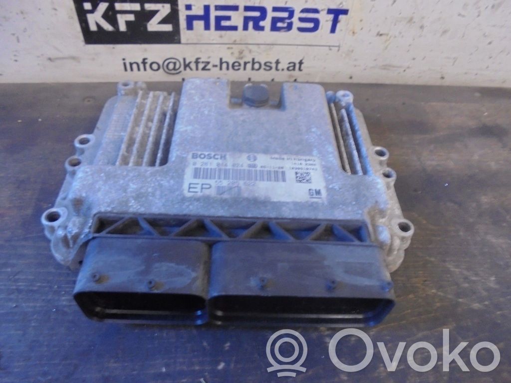 Opel Zafira B Moottorin ohjainlaite/moduuli 