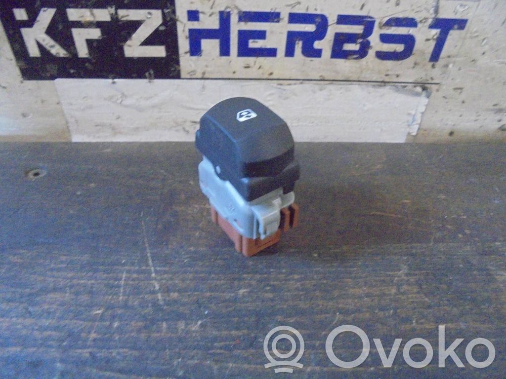 Renault Megane III Electric window control switch 