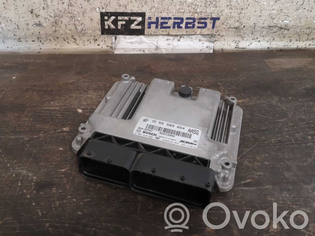 Opel Astra J Variklio valdymo blokas 