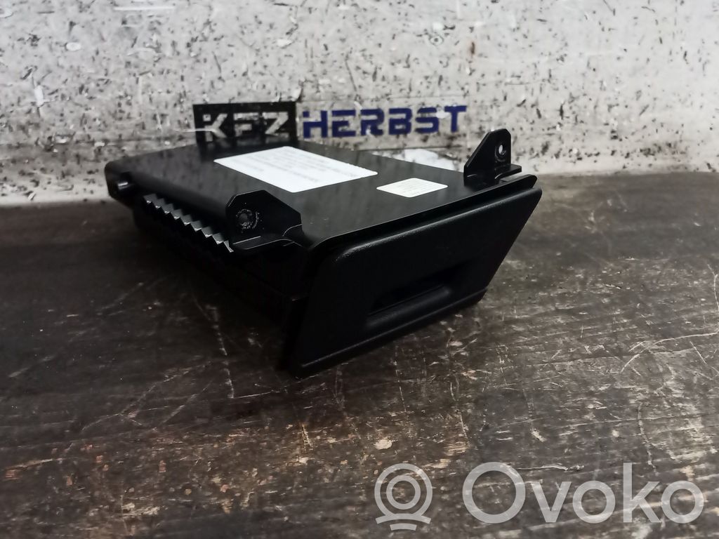 Volkswagen Cross Touran II Glove box 