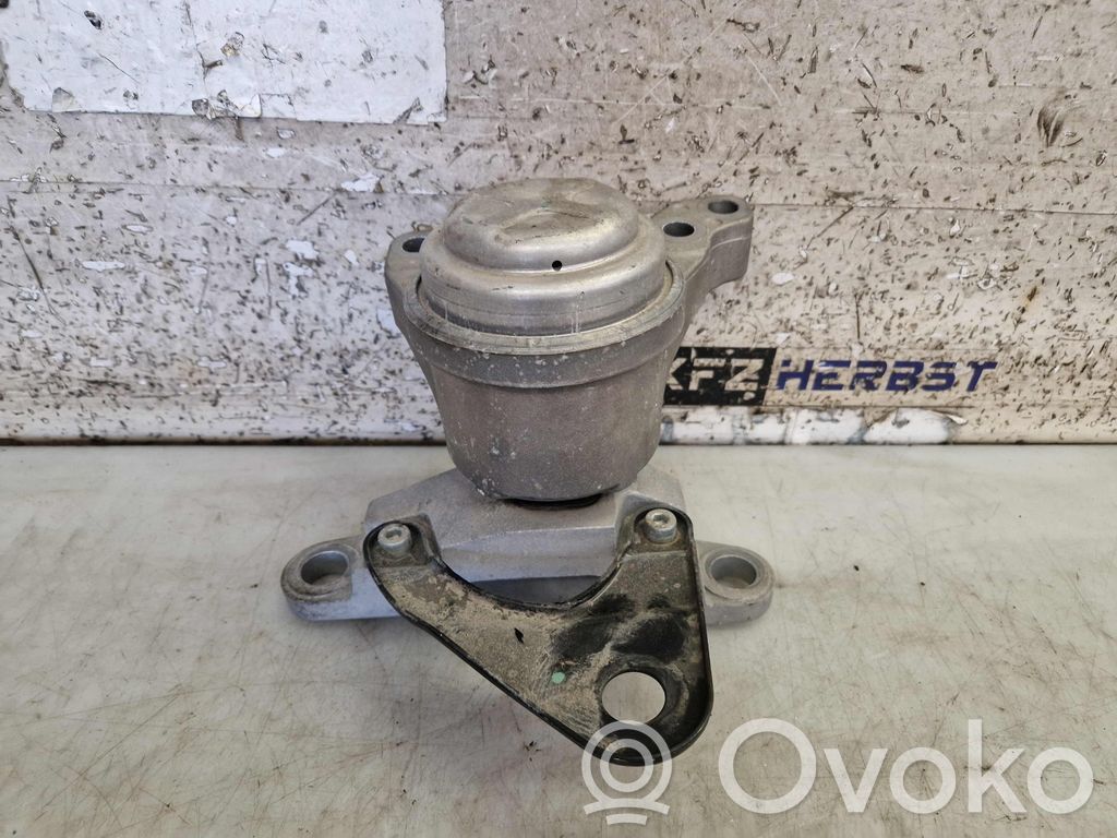 Volvo V60 Engine mount bracket 