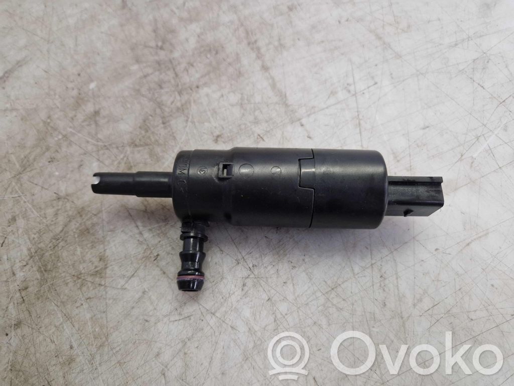 Windscreen/windshield washer pump   3B7955681,95862450200,3B7955681,95862450200