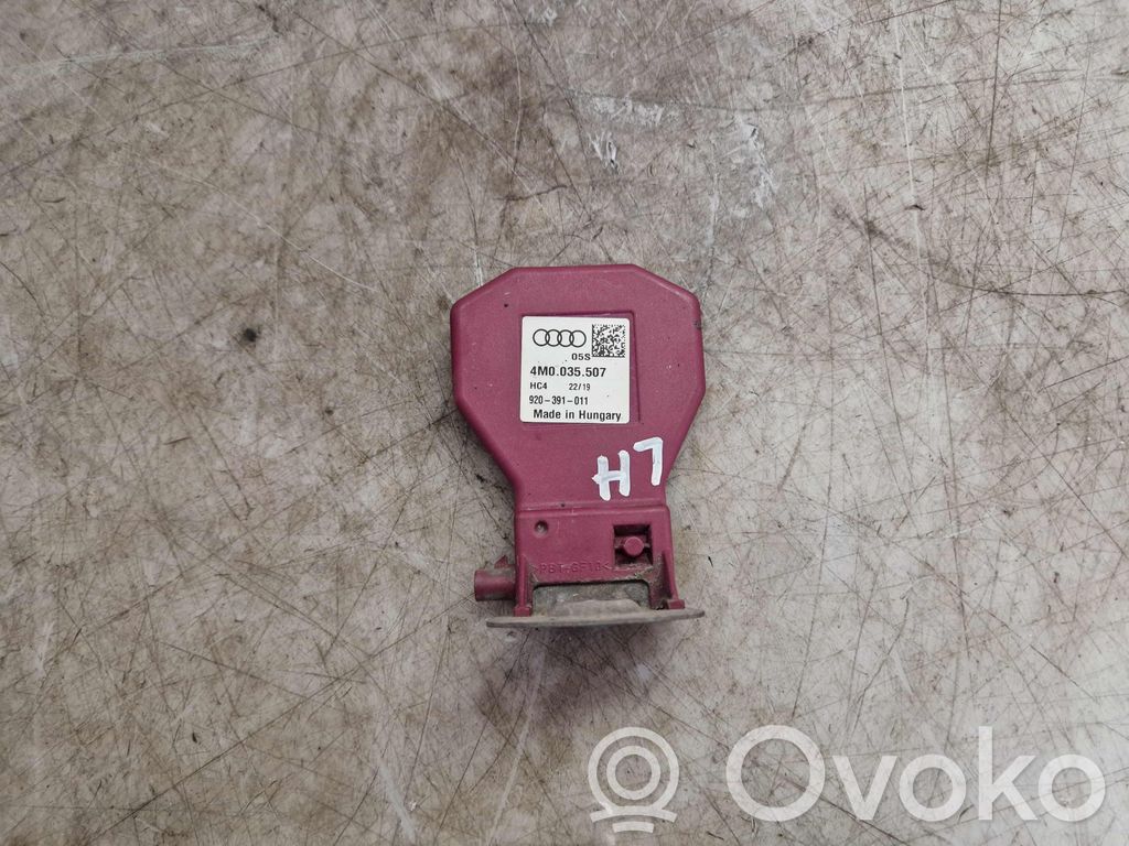 Pystyantennivahvistin   4M0035507,4M0035507