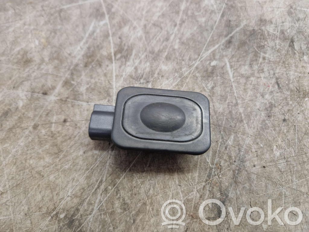 Jaguar XE Fuel tank opening switch 