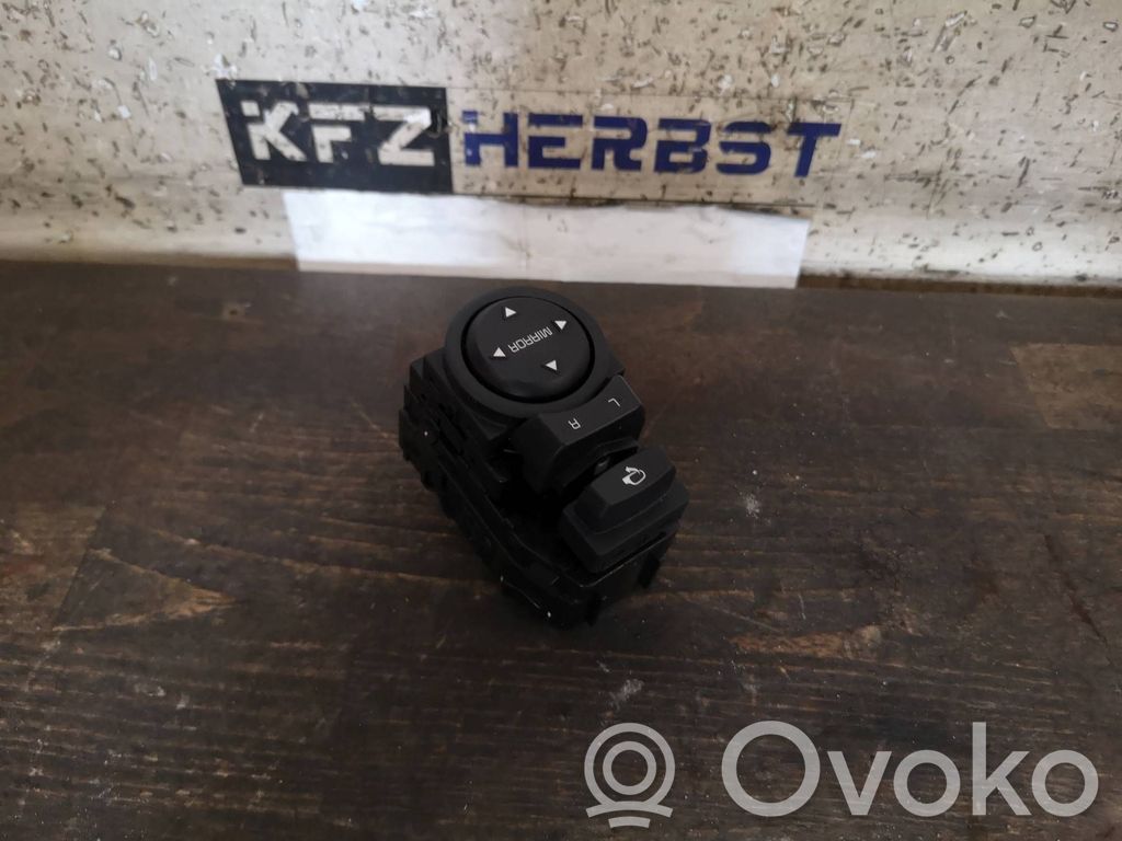 KIA Stonic Wing mirror switch 