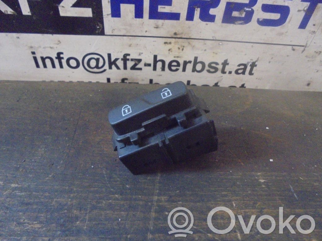 Volvo V70 Interruttore a pulsante della chiusura centralizzata 