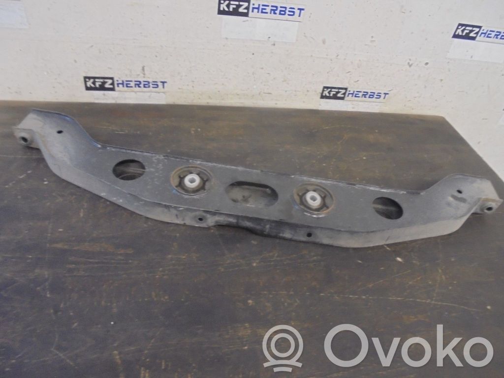 Gearbox mounting bracket