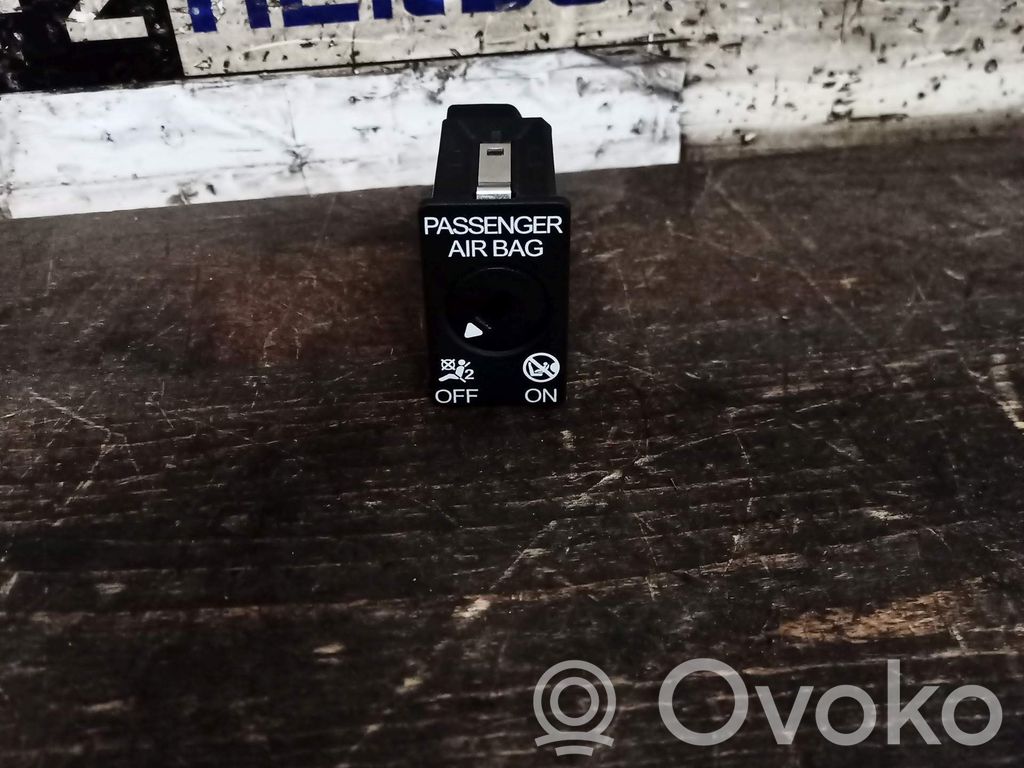 Volkswagen Polo VI Buton comutator închidere centralizată 