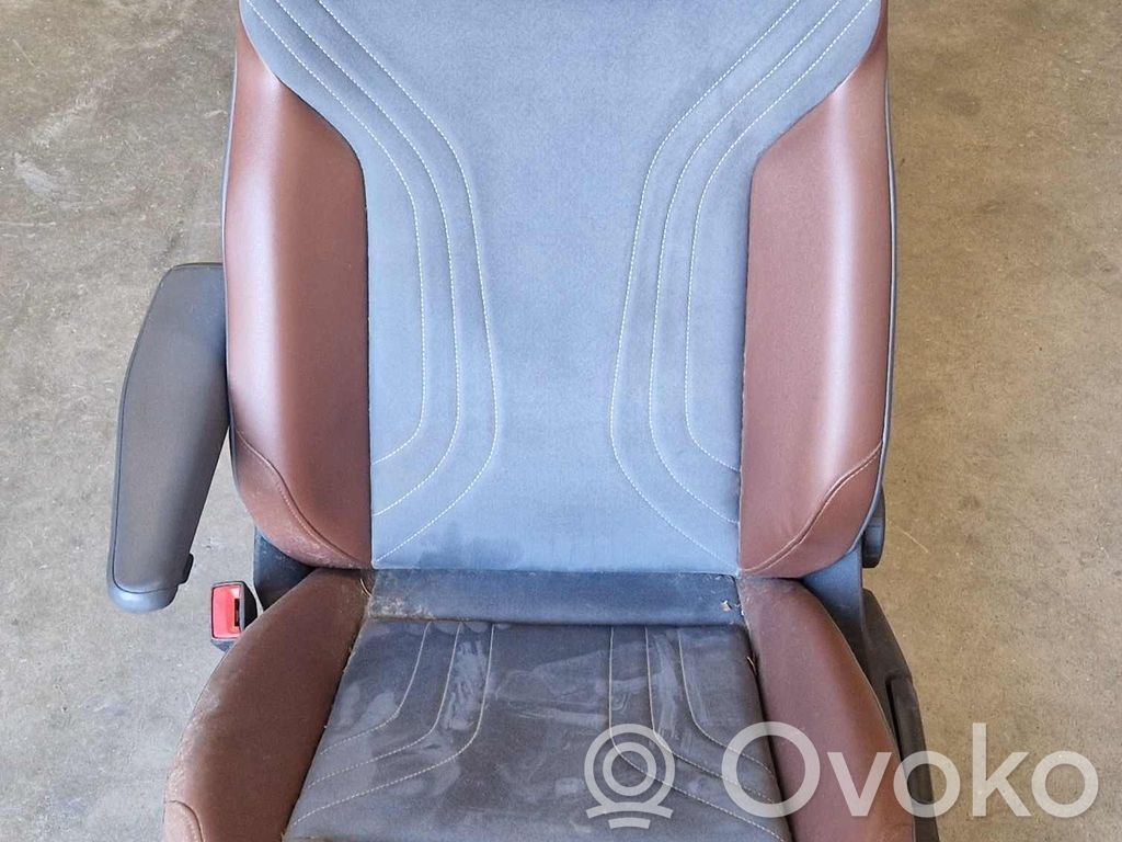 Volkswagen ID.4 Sedile anteriore del conducente