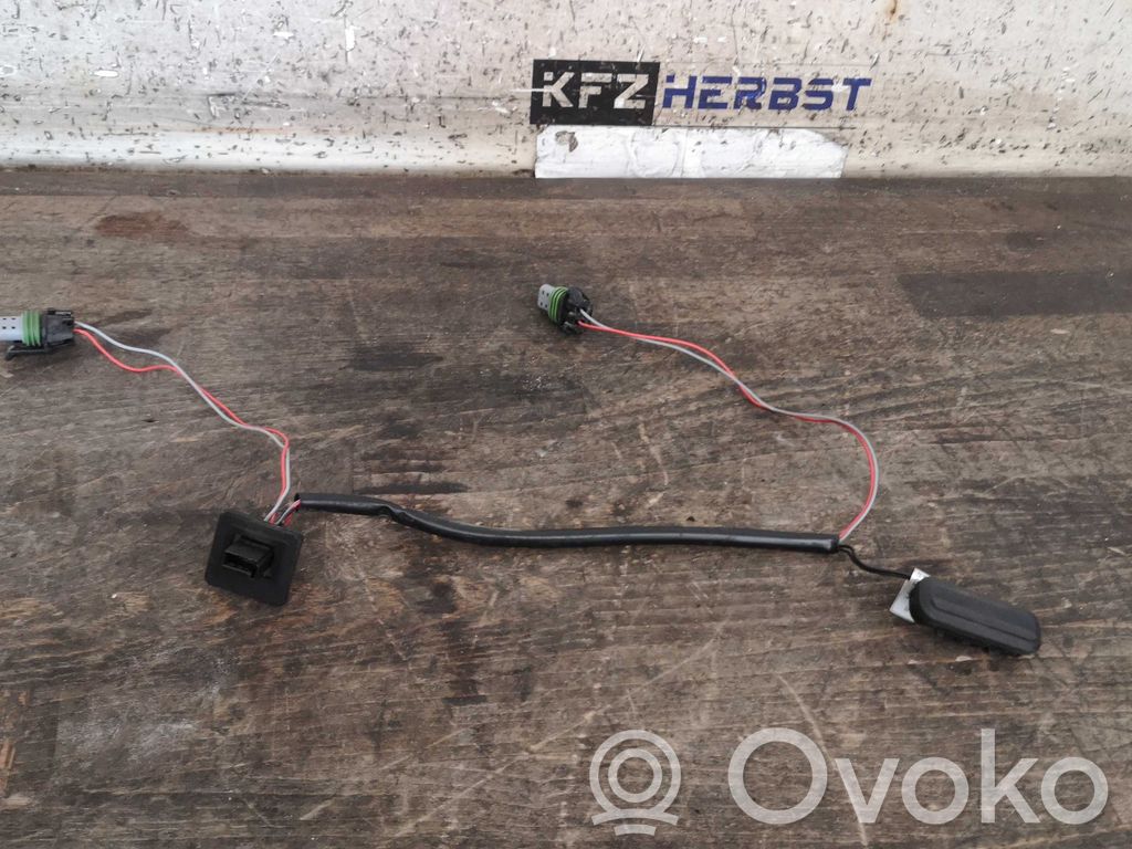 Opel Meriva B Przycisk otwierania wlewu paliwa 