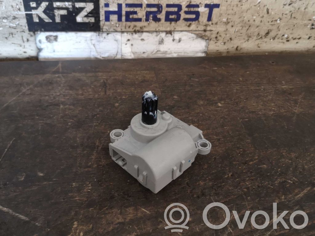 Hyundai Tucson TL Motor/activador trampilla del aire acondicionado (A/C)