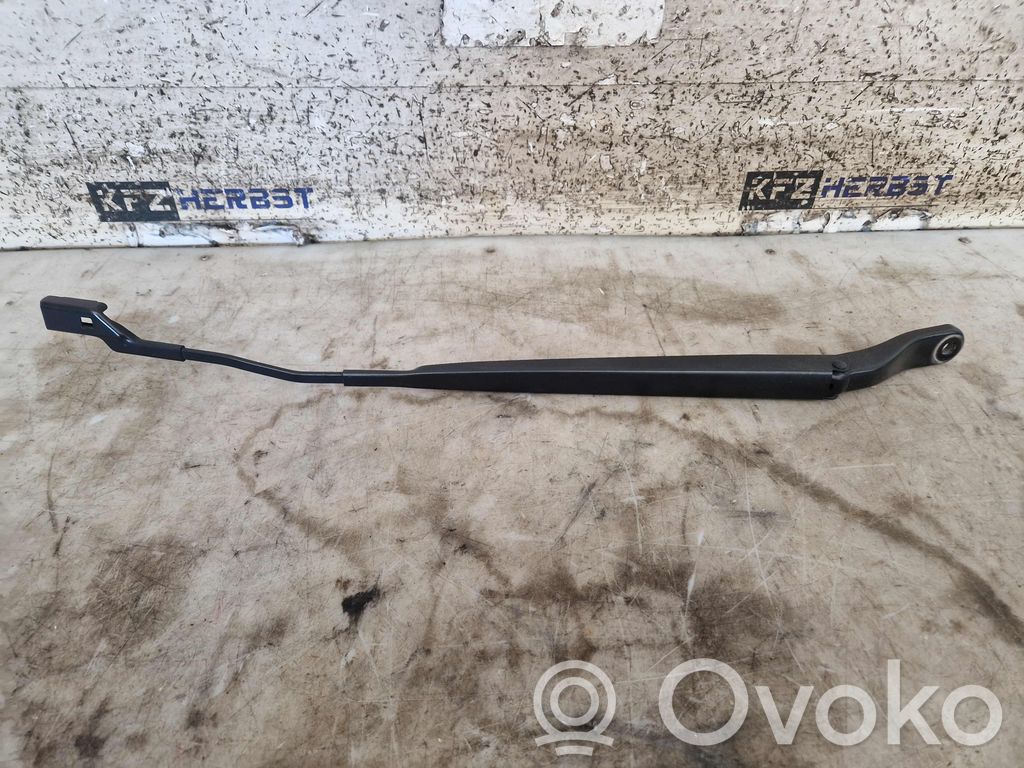 Opel Corsa F Priekšējā loga tīrītāja kājiņa 