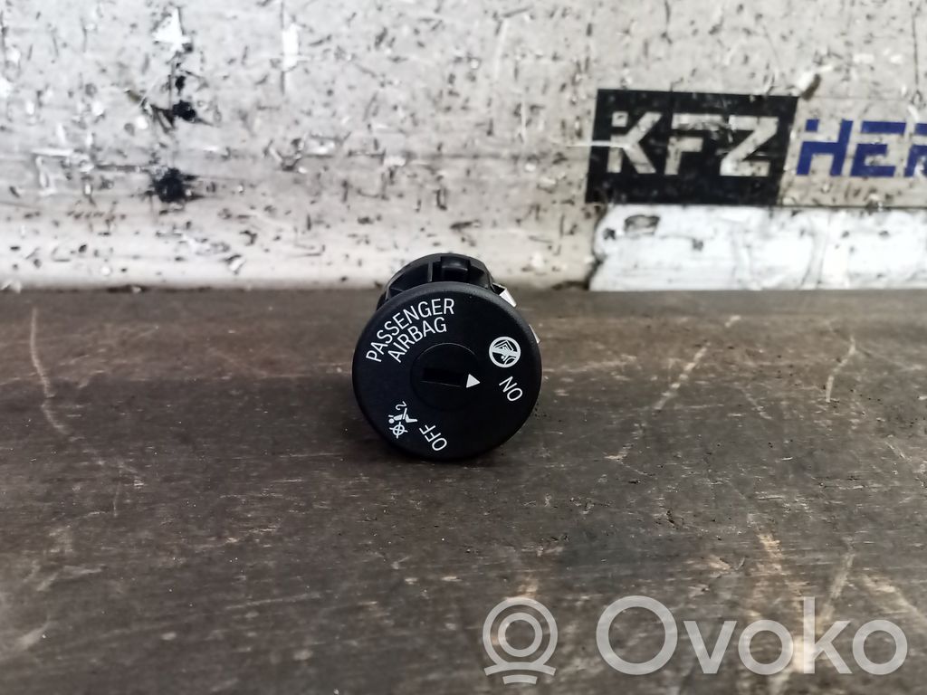 BMW X3 G01 Centrālās atslēgas slēdzis 