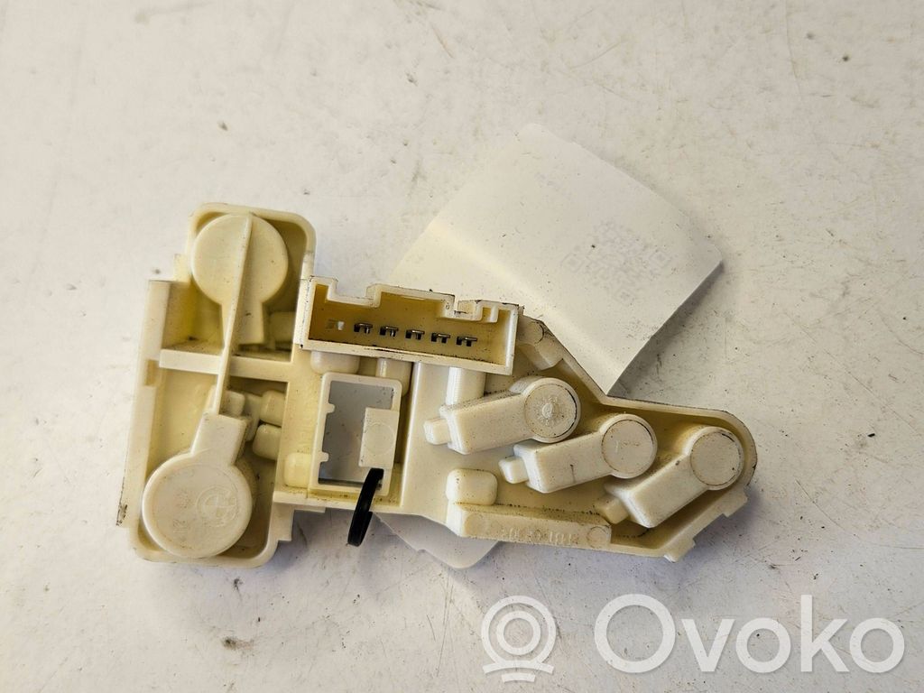 BMW 3 E90 E91 Tail light bulb cover holder 