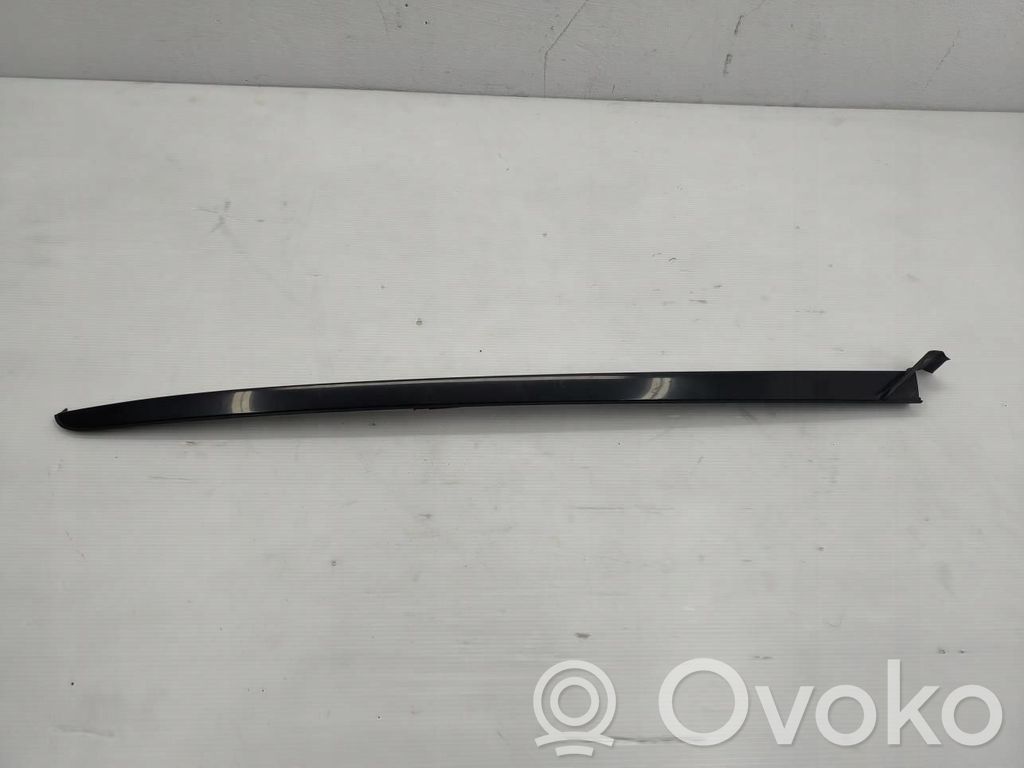 Peugeot 5008 II Windshield trim 
