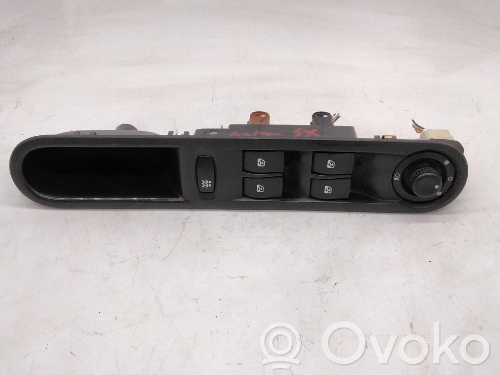 Renault Espace IV Elektrinių langų jungtukas 