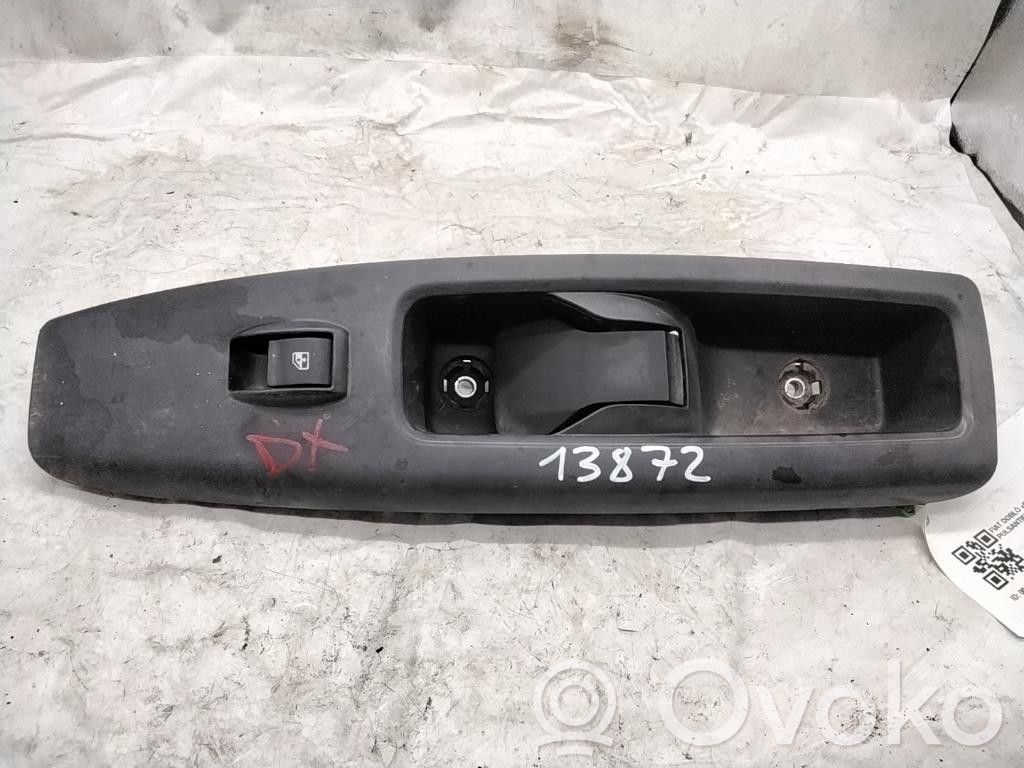 Fiat Doblo Przyciski szyb 