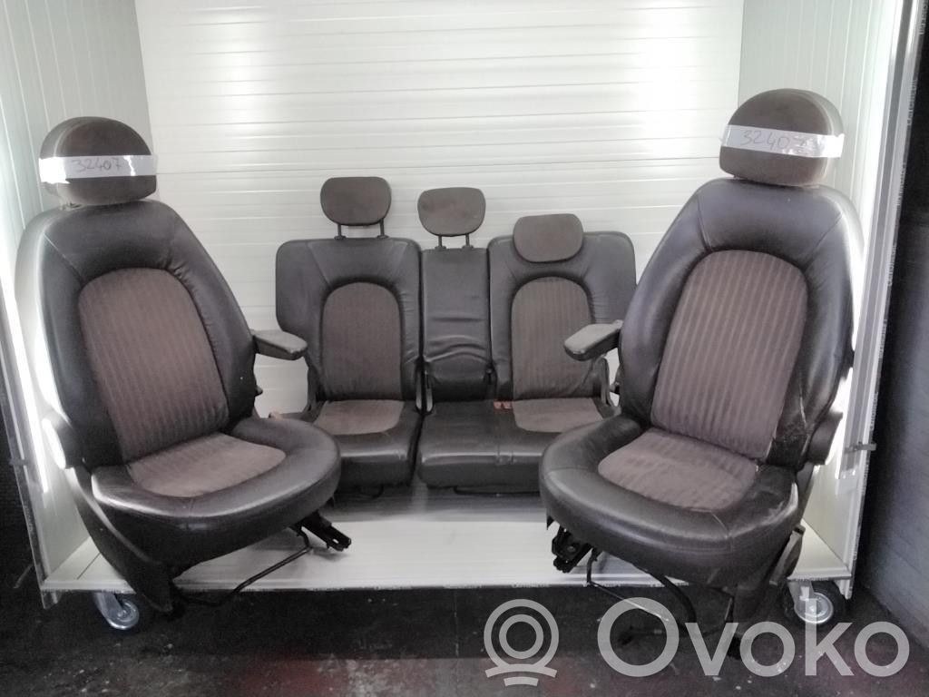 Interior set   188A9000
