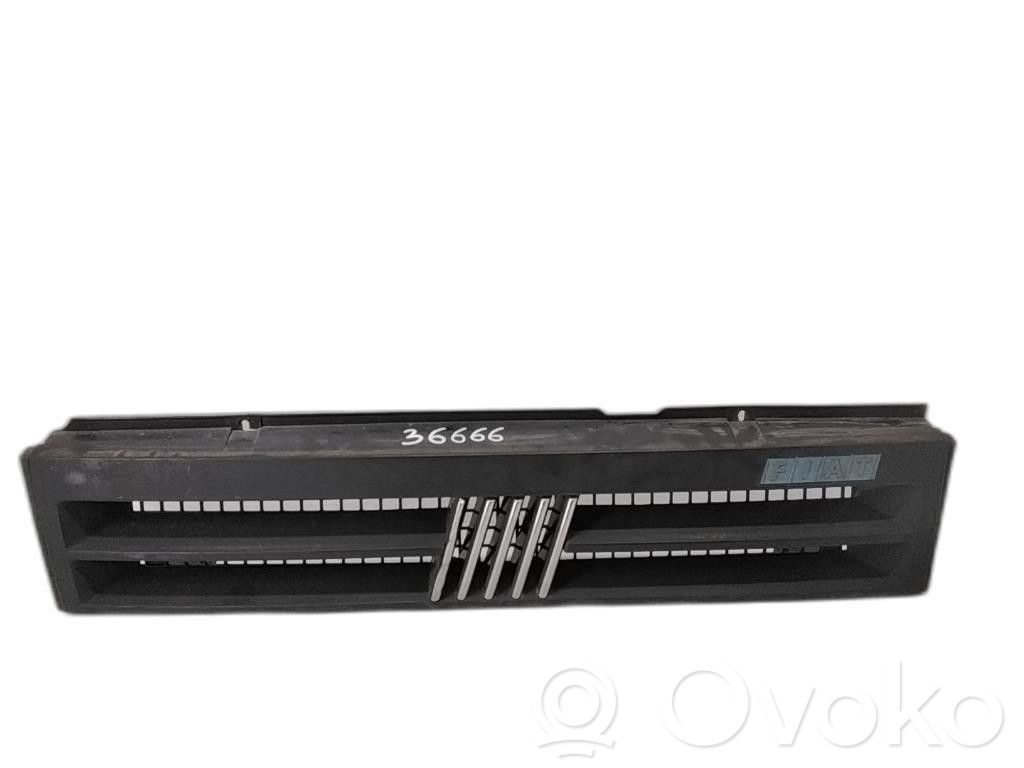 Fiat Uno Augšējais režģis 