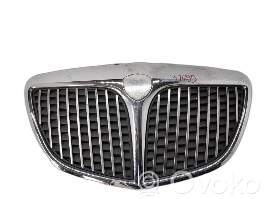 Lancia Musa Front bumper upper radiator grill 