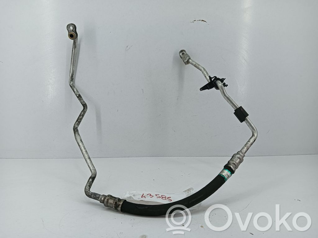 BMW 1 E81 E87 Ilmastointilaitteen putki (A/C) 
