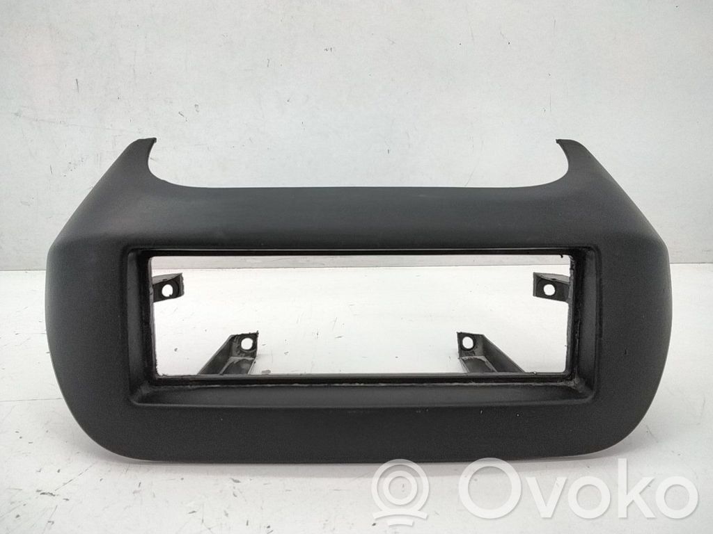 Fiat Fiorino Konsola środkowa / Radio / GPS 