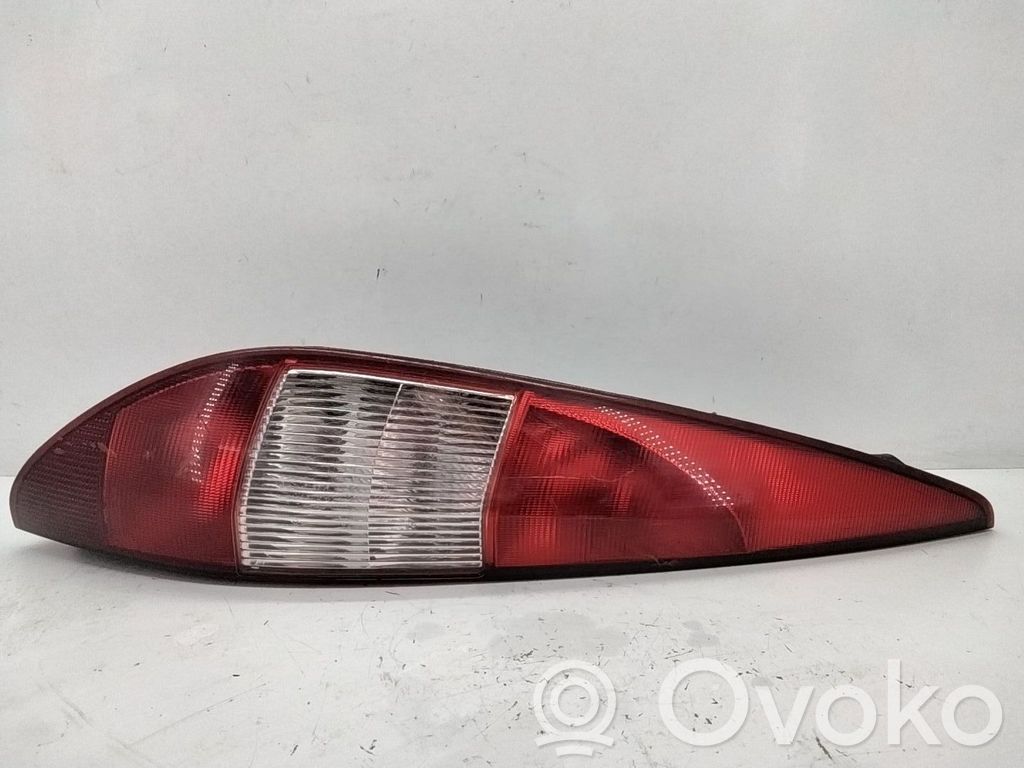 Ford Mondeo Mk III Aizmugurējais lukturis virsbūvē 