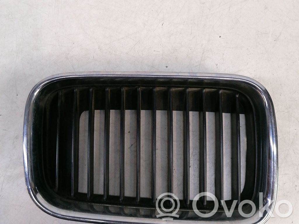 BMW 5 E34 Priekšējais režģis 
