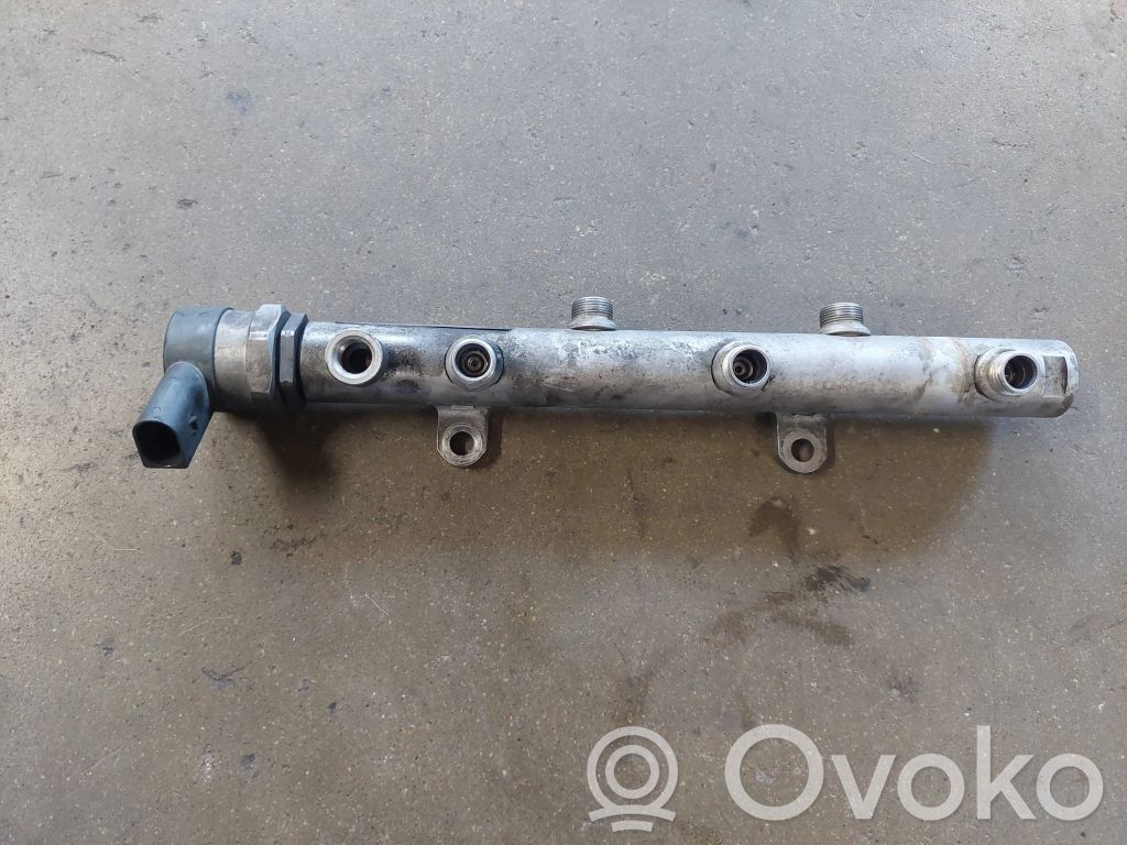 Audi A6 S6 C6 4F Listwa wtryskowa 